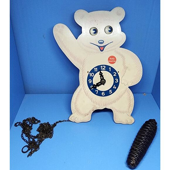 Clock | Wall Decor | Needs Repair Parts 95s Teddy Snow Crop Clock ...
